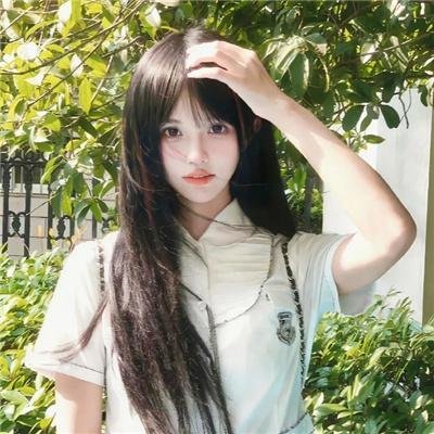 有色彩的女子